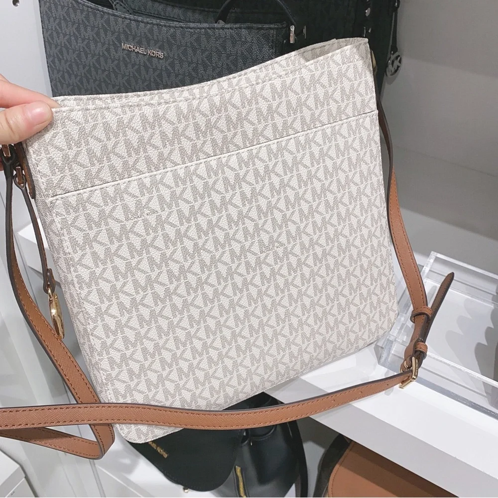 Michael Kors Jet Set Travel Large Logo Messenger Bag - Picture 3 of 7